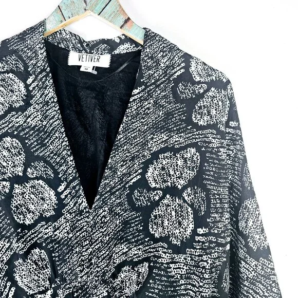 Vetiver Retrograde Kimono Dress Big Butterfly Black and White All Over Pattern, - Picture 9 of 12